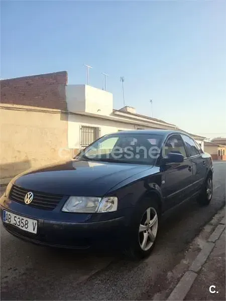 Usado VW Passat Comfortline 130 CV (95 kW) 2000 Azul Berlina