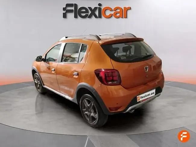 Usado Dacia Sandero Stepway 90 HP (66 kW) 2017 Laranja