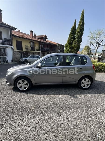 Usado Chevrolet Aveo LS 84 CV (61 kW) 2009 Gris / plata Berlina