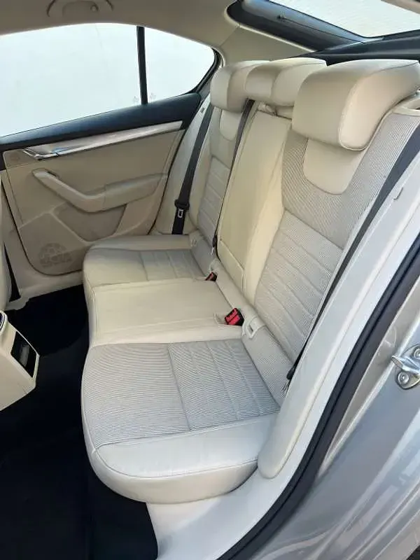 Usado Skoda Octavia Ambition 105 CV (77 kW) 2015 Beige Familiar