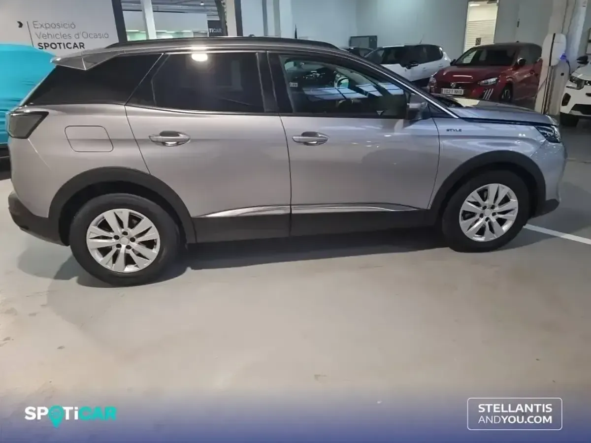 Usado Peugeot 3008 Style 131 HP (96 kW) 2021 Cinzento SUV