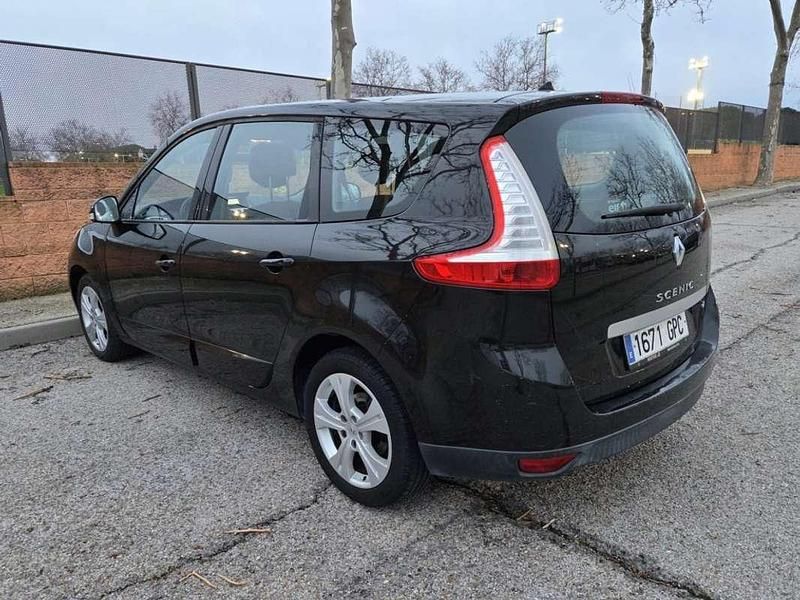 Usado Renault Grand Scénic III Dynamique 106 CV (77 kW) 2009 Negro Monovolumen