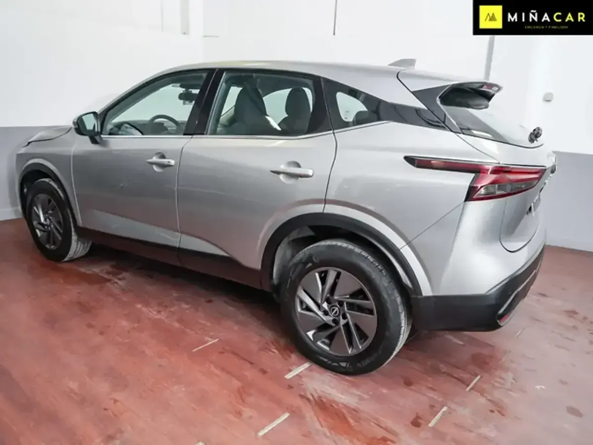 Usado Nissan Qashqai Acenta 158 CV (116 kW) 2024 Gris / plata SUV