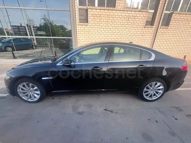 Usado Jaguar XF Luxury 200 CV (147 kW) 2013 Negro Berlina