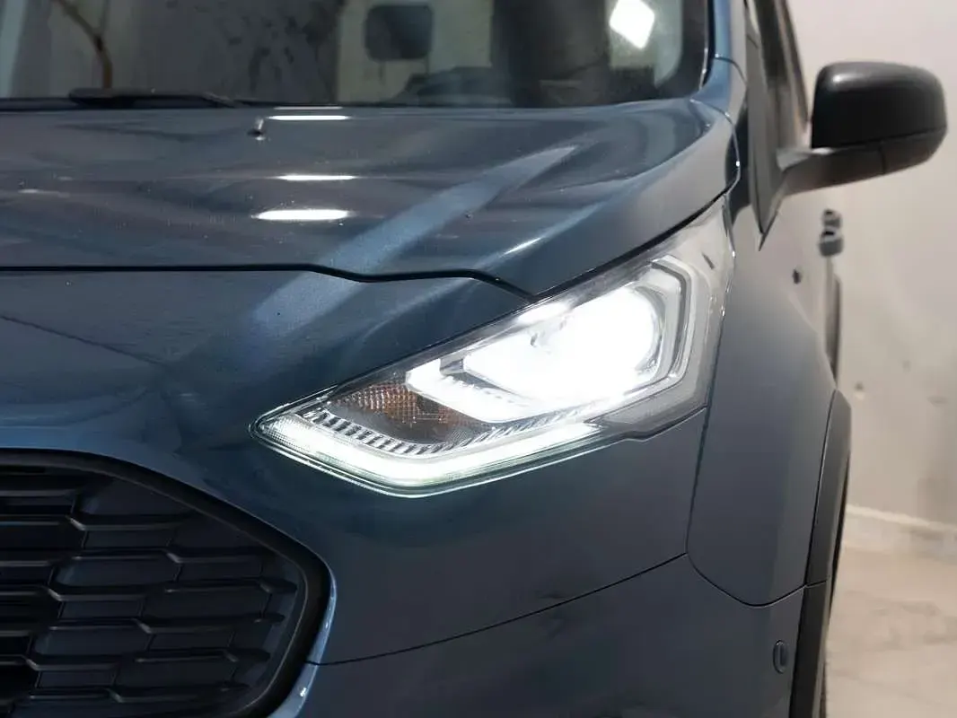 Usado Ford Tourneo Active 120 CV (88 kW) 2021 Azul Monovolumen