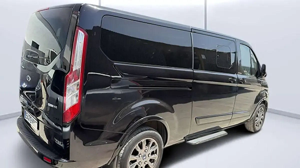 Usado Ford Tourneo Titanium X 150 CV (110 kW) 2023 Negro Monovolumen