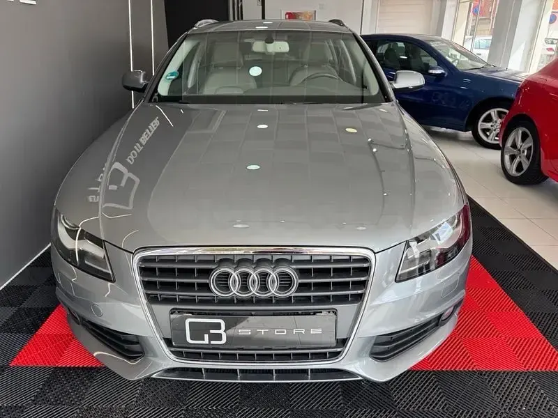 Usado Audi A4 Premium 180 CV (132 kW) 2010 Gris / plata Familiar