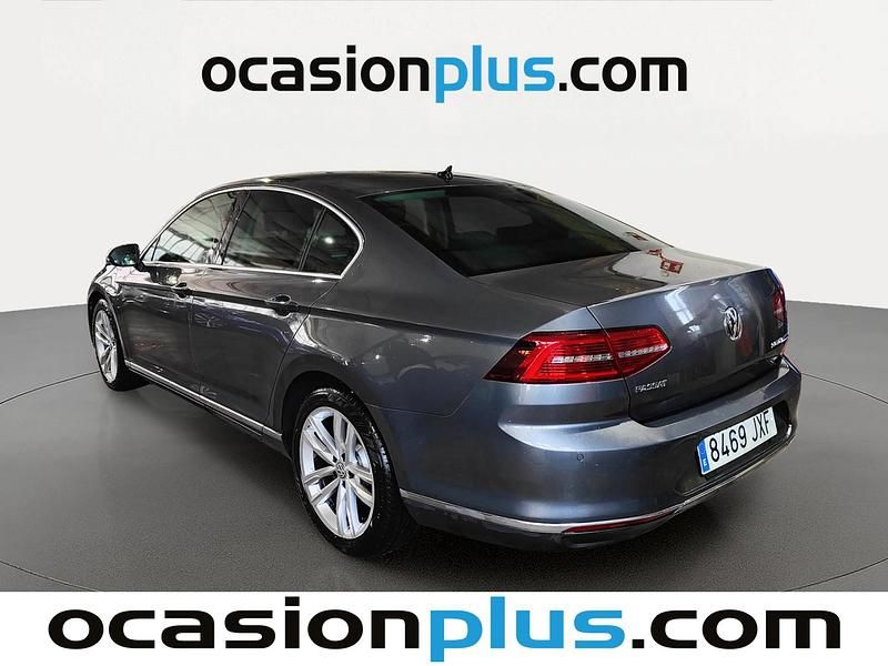 Usado VW Passat Sportline 150 CV (110 kW) 2017 Gris Berlina