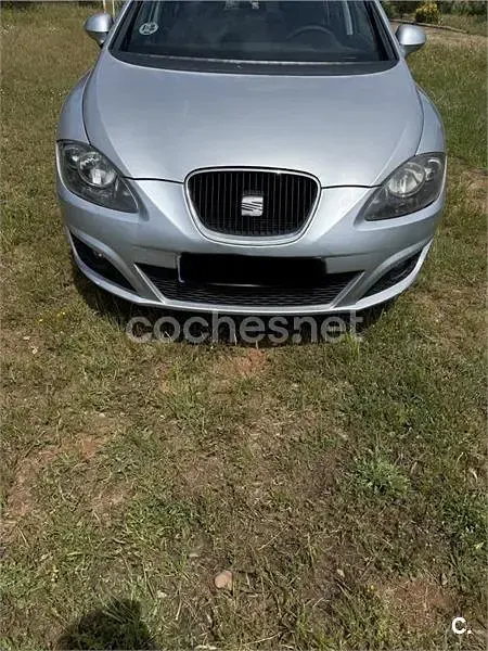 Usado Seat Leon Style 105 HP (77 kW) 2011 Cinzento Citadino