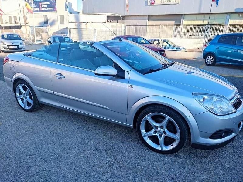 Usado Opel Astra Cabriolet Cosmo 139 CV (102 kW) 2008 Gris Descapotable