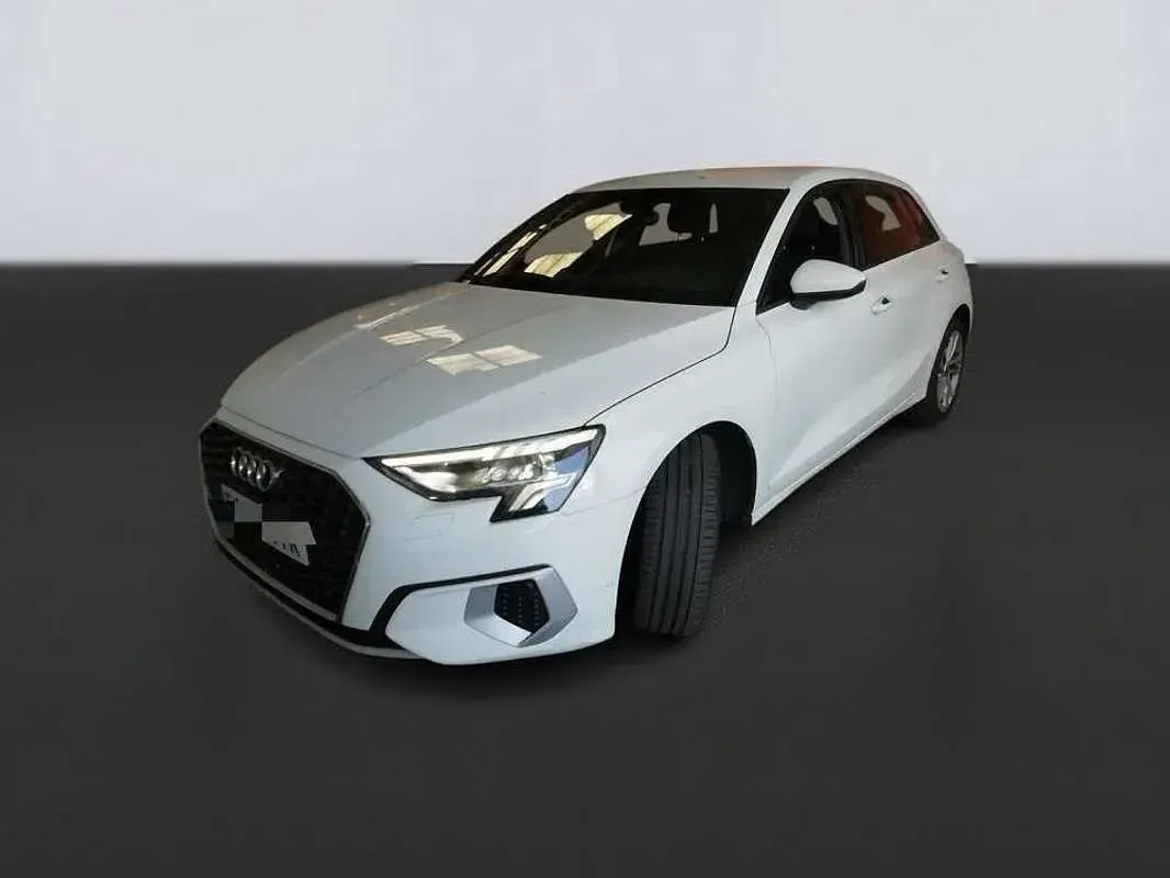 Usado Audi A3 Sportback Advanced 116 CV (85 kW) 2022 Blanco Utilitario