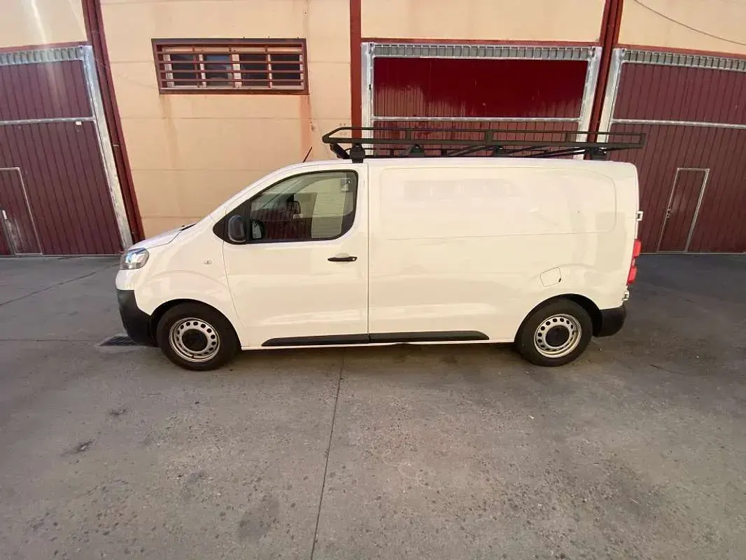 Usado Opel Vivaro S 102 CV (75 kW) 2022 Blanco Monovolumen