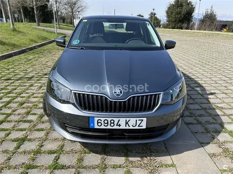 Usado Skoda Fabia Ambition 110 CV (80 kW) 2018 Gris / plata Berlina