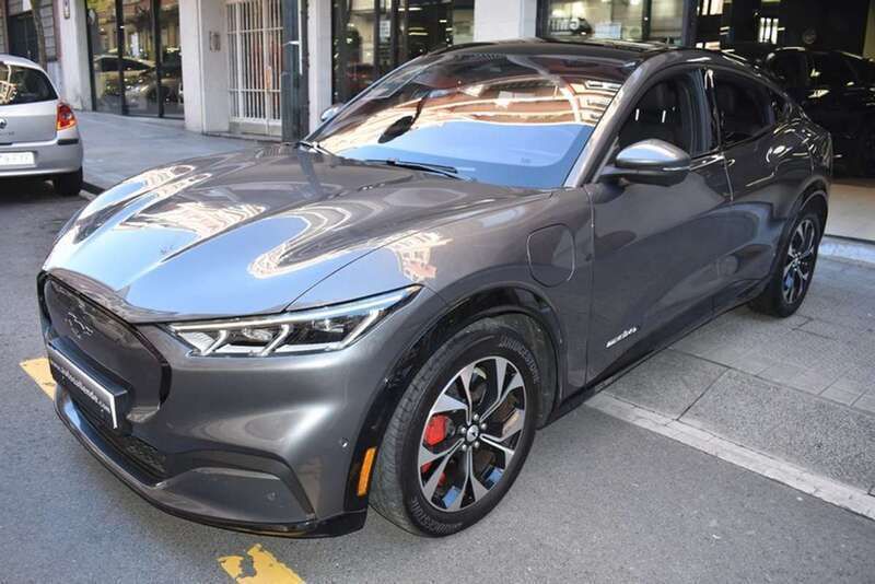Gris Usado 2022 Ford Mustang Mach-E SUV | 39.998 € (Un poco caro) - Imagen 1/4