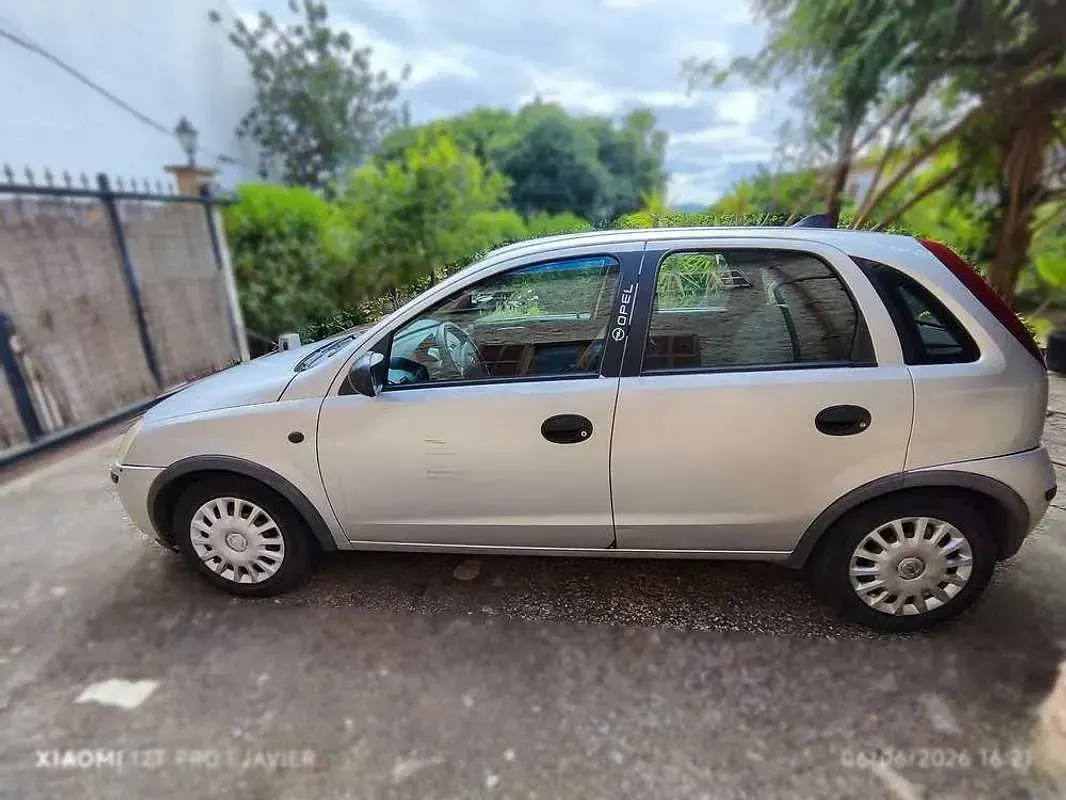 Usado Opel Corsa 71 CV (52 kW) 2004 Gris Utilitario