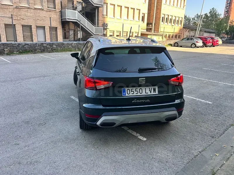 Usado Seat Arona Xperience 110 CV (80 kW) 2022 Verde SUV