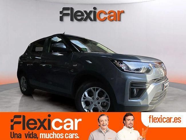 Gris Usado 2023 Ssangyong (KGM) Tivoli SUV | 18.290 € (Un poco caro) - Imagen 1/4