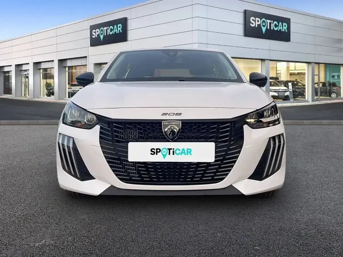 Usado Peugeot 208 Active 100 CV (73 kW) 2024 Blanco Utilitario
