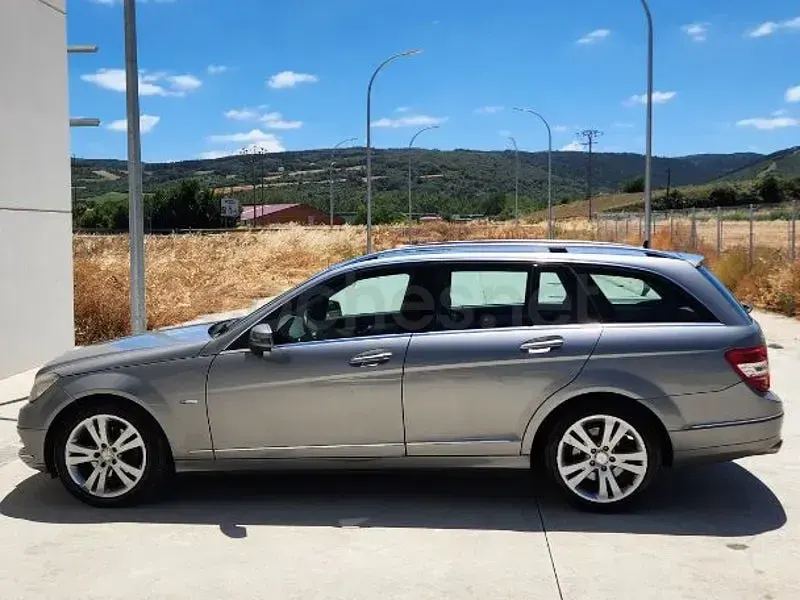 Usado Mercedes C220 170 CV (125 kW) 2010 Gris / plata Familiar
