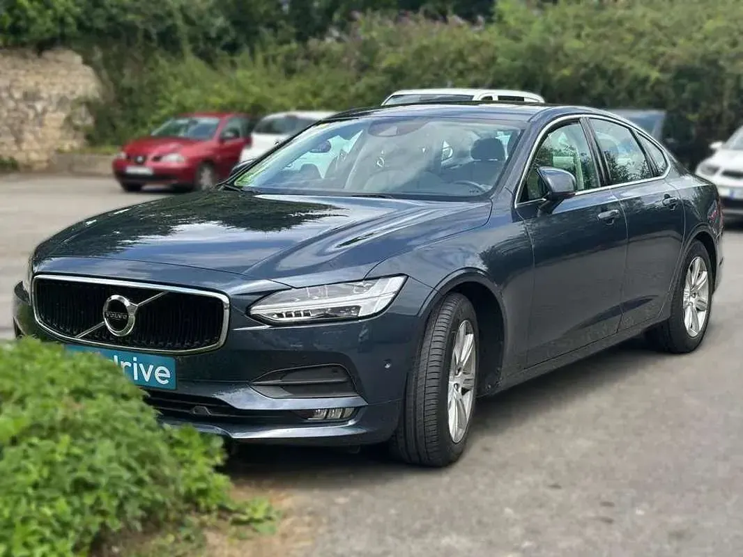 Usado Volvo S90 Momentum 190 CV (139 kW) 2018 Azul Berlina