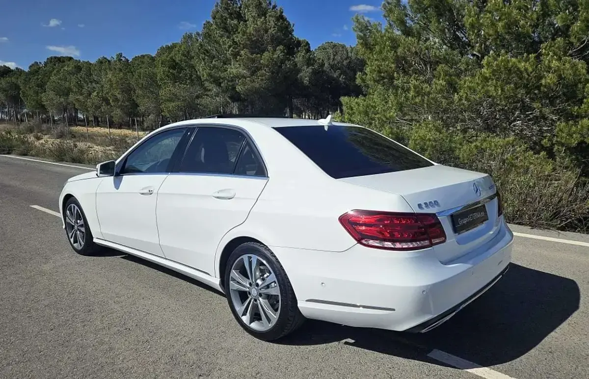 Usado Mercedes E300 Avantgarde 231 CV (169 kW) 2013 Blanco Berlina