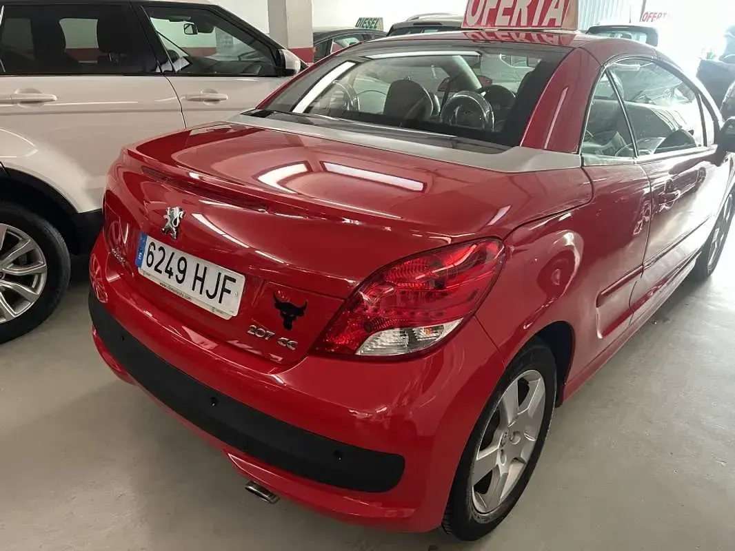Usado Peugeot 207 CC 120 CV (88 kW) 2012 Rojo Descapotable