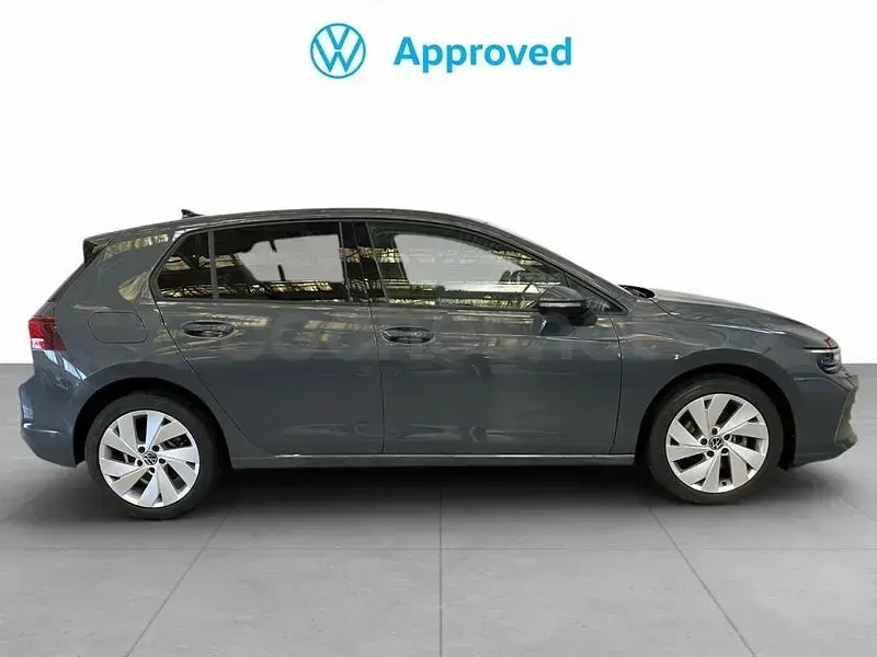 Usado VW Golf VIII 115 CV (84 kW) 2025 Gris / plata Berlina