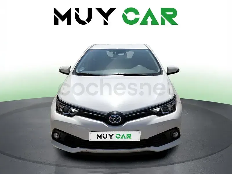 Usado Toyota Auris Hybrid Edition 136 CV (100 kW) 2019 Blanco Berlina