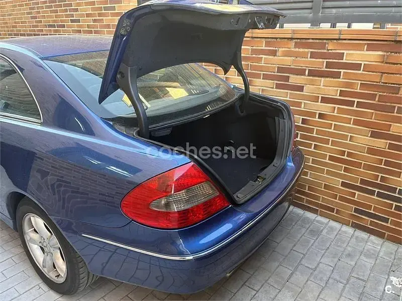 Usado Mercedes CLK240 Avantgarde 170 CV (125 kW) 2004 Azul Coupe
