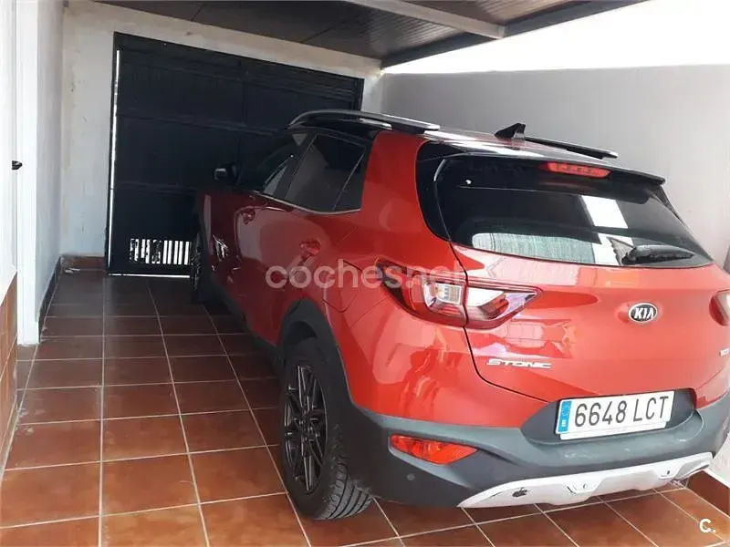 Usado Kia Stonic 120 CV (88 kW) 2019 Rojo SUV