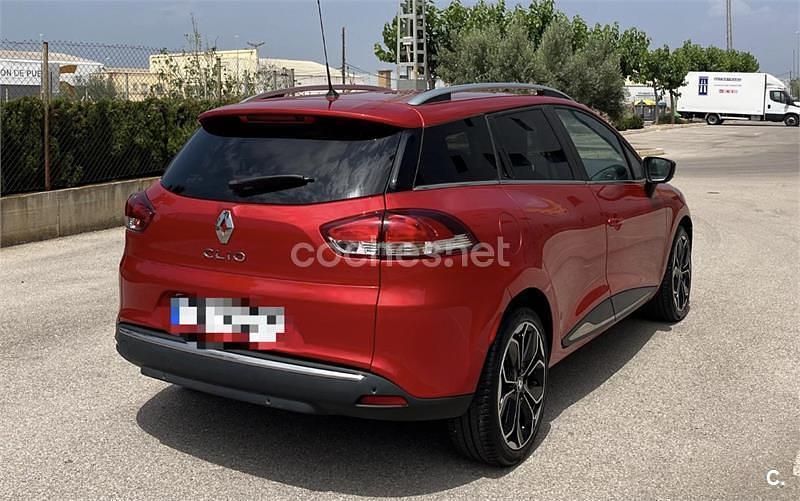 Usado Renault Clio GrandTour Zen 90 CV (66 kW) 2019 Rojo Familiar