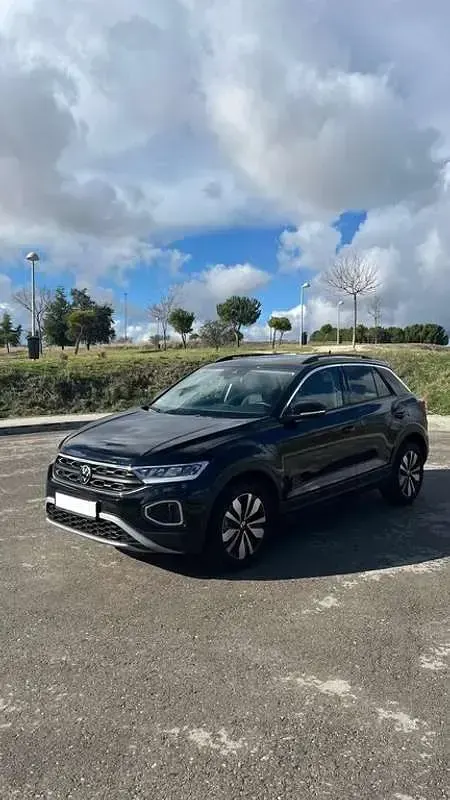 Usado VW T-Roc Business 116 CV (85 kW) 2025 Negro SUV