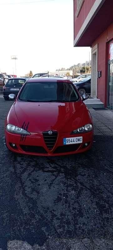 Usado Alfa Romeo 147 Distinctive 105 CV (77 kW) 2005 Rojo Utilitario