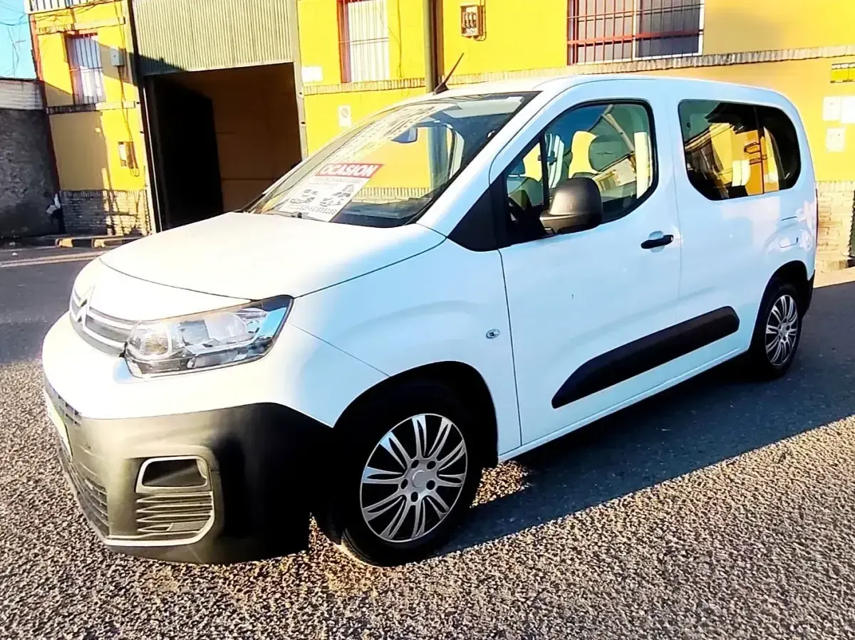 Usado Citroën Berlingo Rip Curl 102 CV (75 kW) 2021 Blanco Monovolumen
