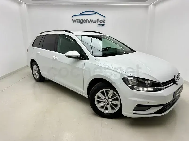 Usado VW Golf VII 110 CV (80 kW) 2018 Blanco Familiar