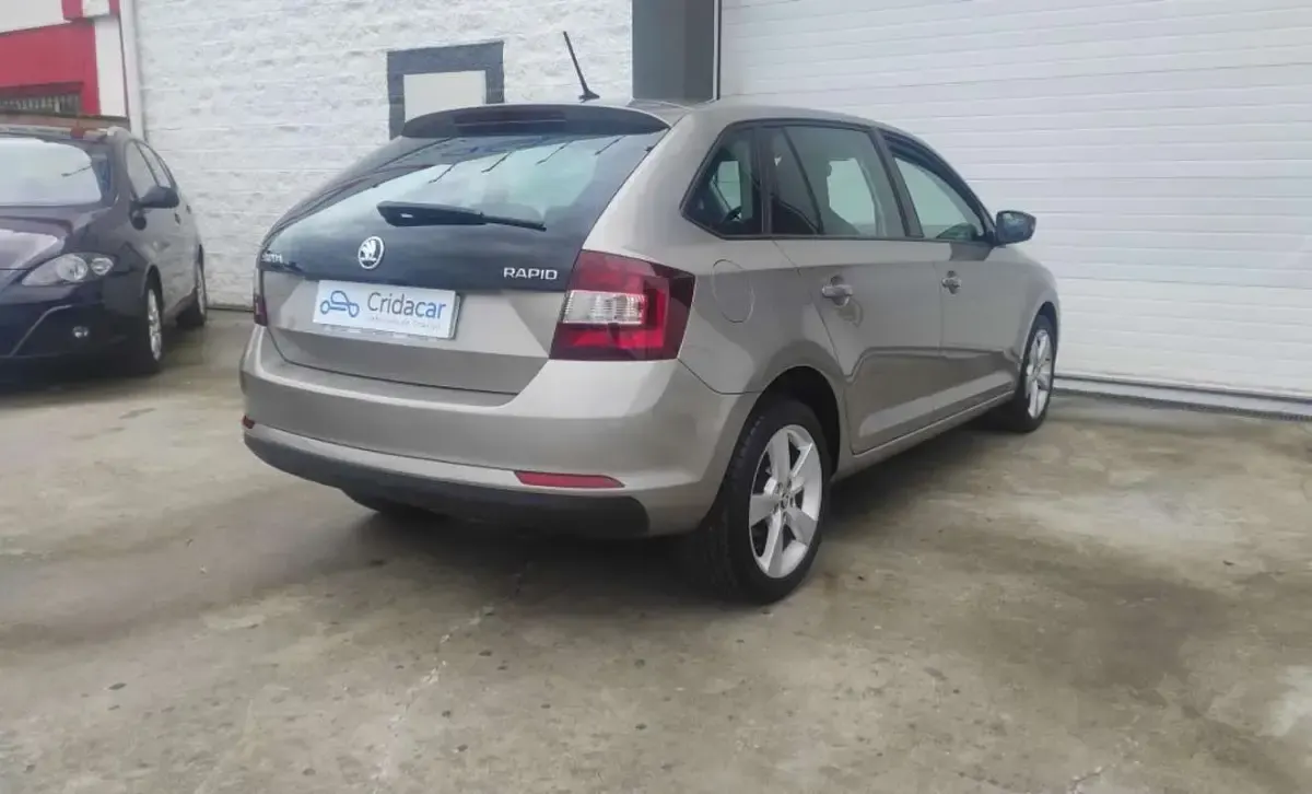 Usado Skoda Rapid 90 CV (66 kW) 2018 Beige Utilitario