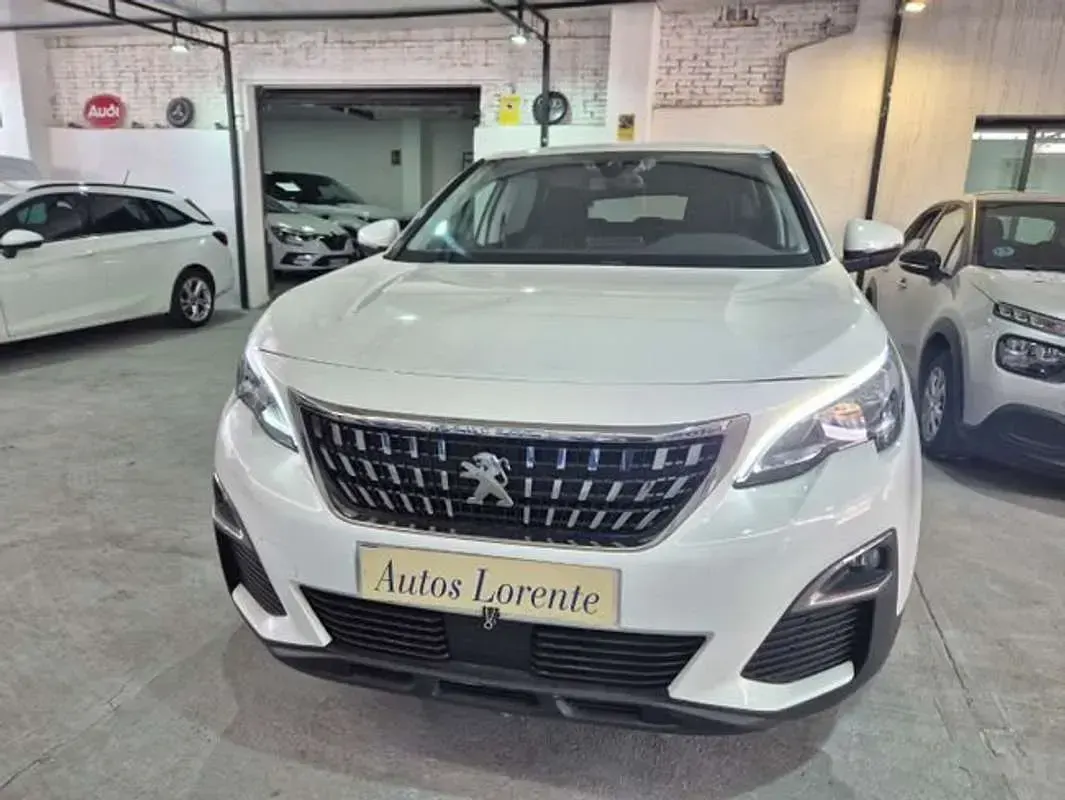 Usado Peugeot 3008 Active 131 CV (96 kW) 2020 Blanco SUV