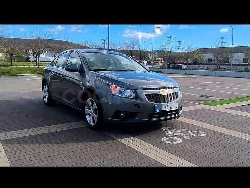Usado Chevrolet Cruze LTZ 141 CV (103 kW) 2011 Gris / plata Berlina
