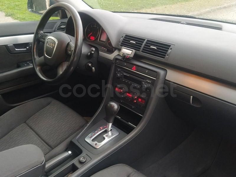 Usado Audi A4 140 HP (102 kW) 2006 Cinzento Sedan