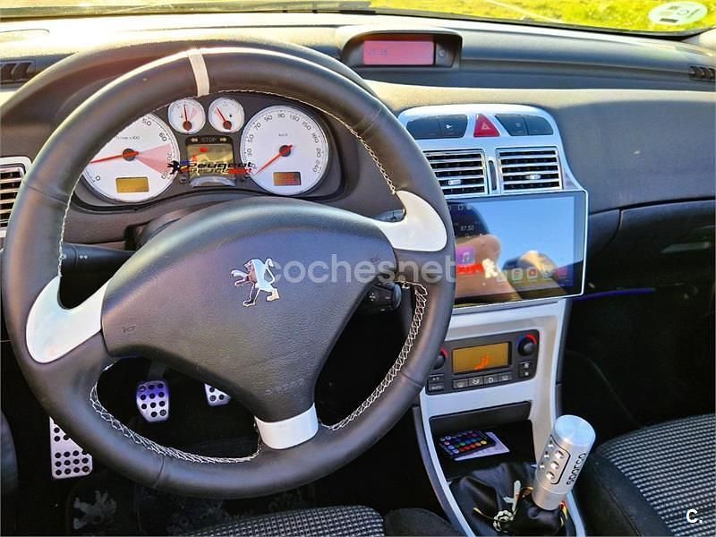 Usado Peugeot 307 CC 110 CV (80 kW) 2007 Negro Descapotable