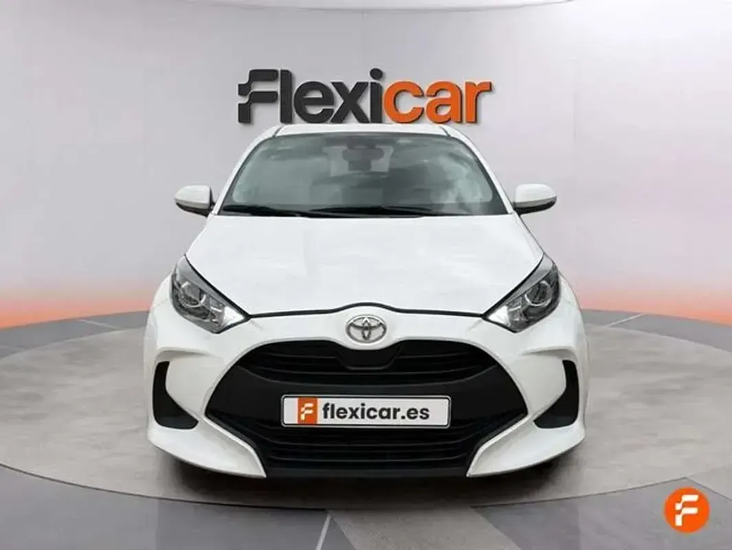 Usado Toyota Yaris Active 72 CV (52 kW) 2023 Blanco Utilitario