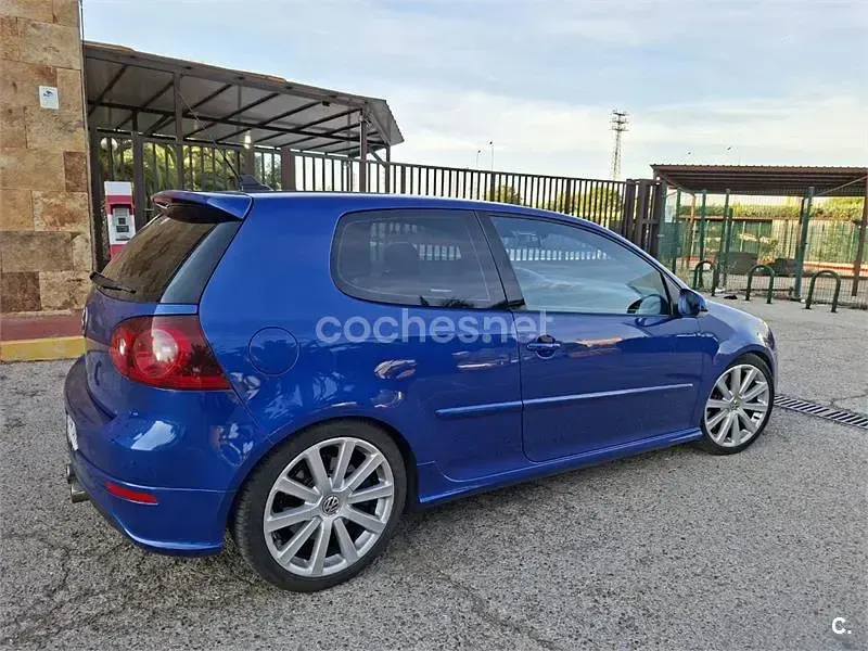 Usado VW Golf V R 250 CV (183 kW) 2007 Azul Berlina