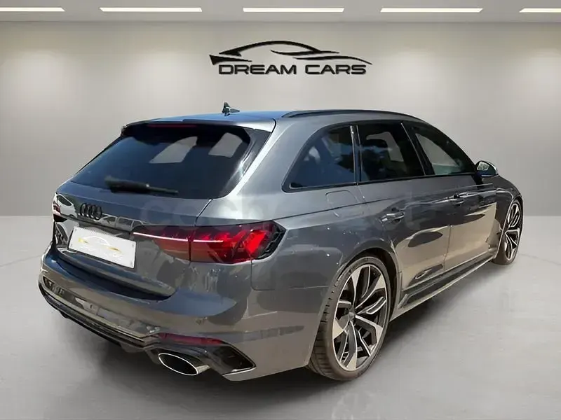 Usado Audi RS4 Ambiente 450 CV (330 kW) 2020 Gris / plata Familiar