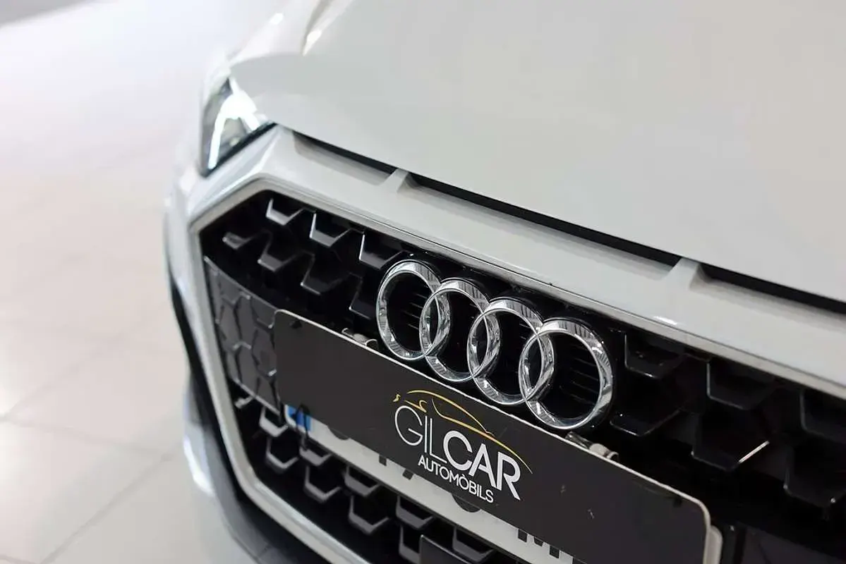 Usado Audi A1 Sportback S-Line 110 CV (80 kW) 2023 Gris Utilitario