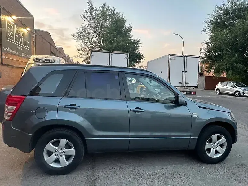 Usado Suzuki Grand Vitara 129 CV (94 kW) 2009 Gris / plata SUV