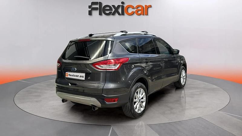 Usado Ford Kuga Titanium 182 HP (133 kW) 2016 Preto SUV