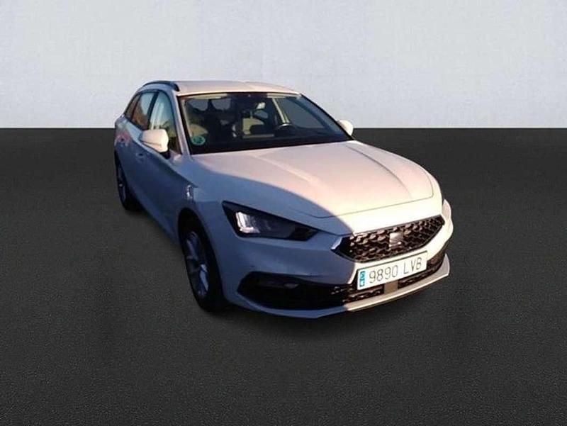 Usado Seat Leon Style 116 CV (85 kW) 2021 Blanco Familiar