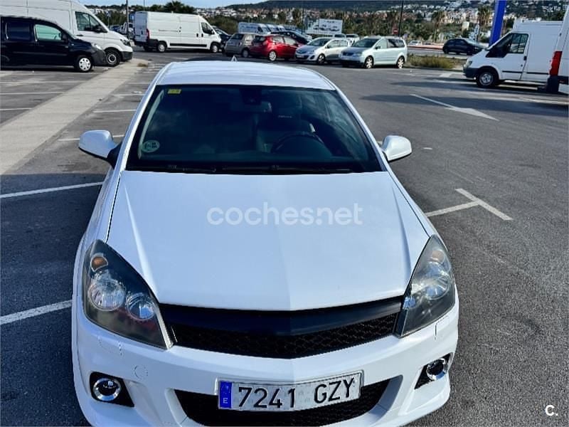 Usado Opel Astra GTC Sport 110 CV (80 kW) 2010 Blanco Berlina