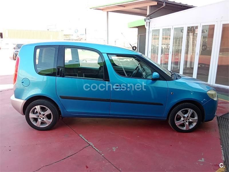 Usado Skoda Roomster Family 105 CV (77 kW) 2007 Azul Monovolumen