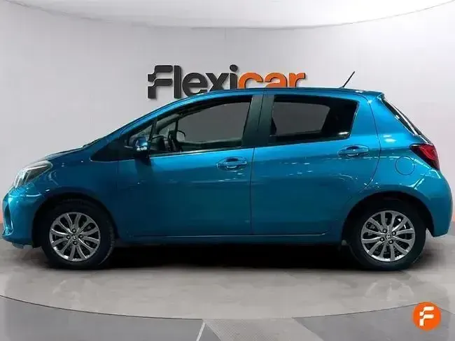 Usado Toyota Yaris Active 99 CV (72 kW) 2016 Azul Berlina
